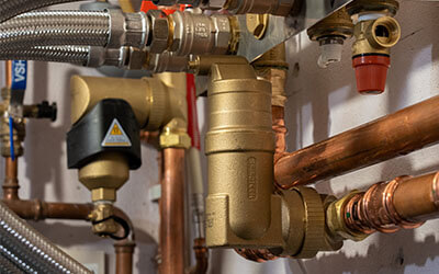The SpiroVent RV2 air separator and the SpiroTrap MB3 dirt separator for an air and dirt free system
